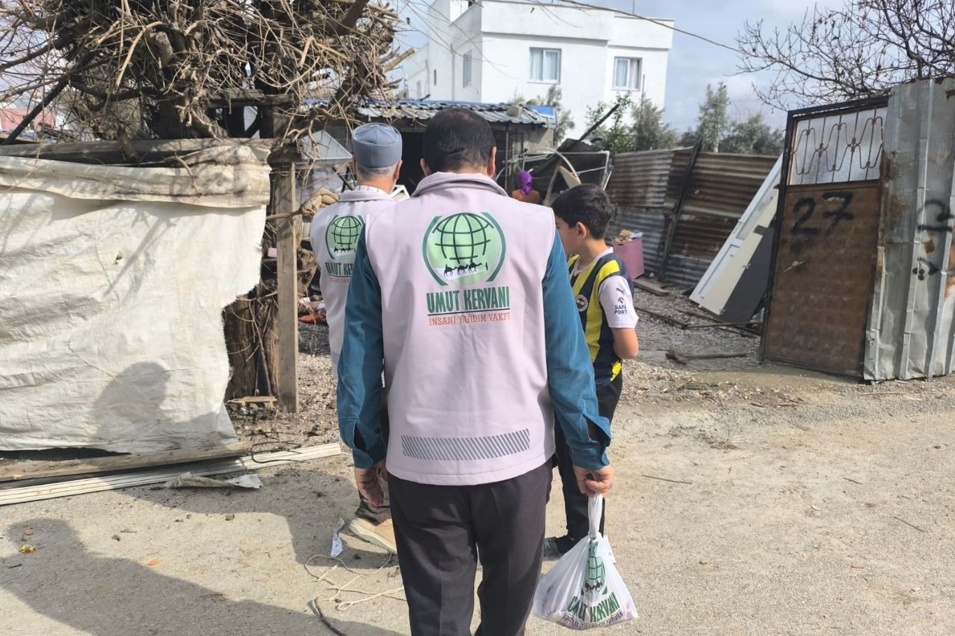 Tarsus Umut Kervanı’ndan yetim ve ihtiyaç sahibi ailelere yardım