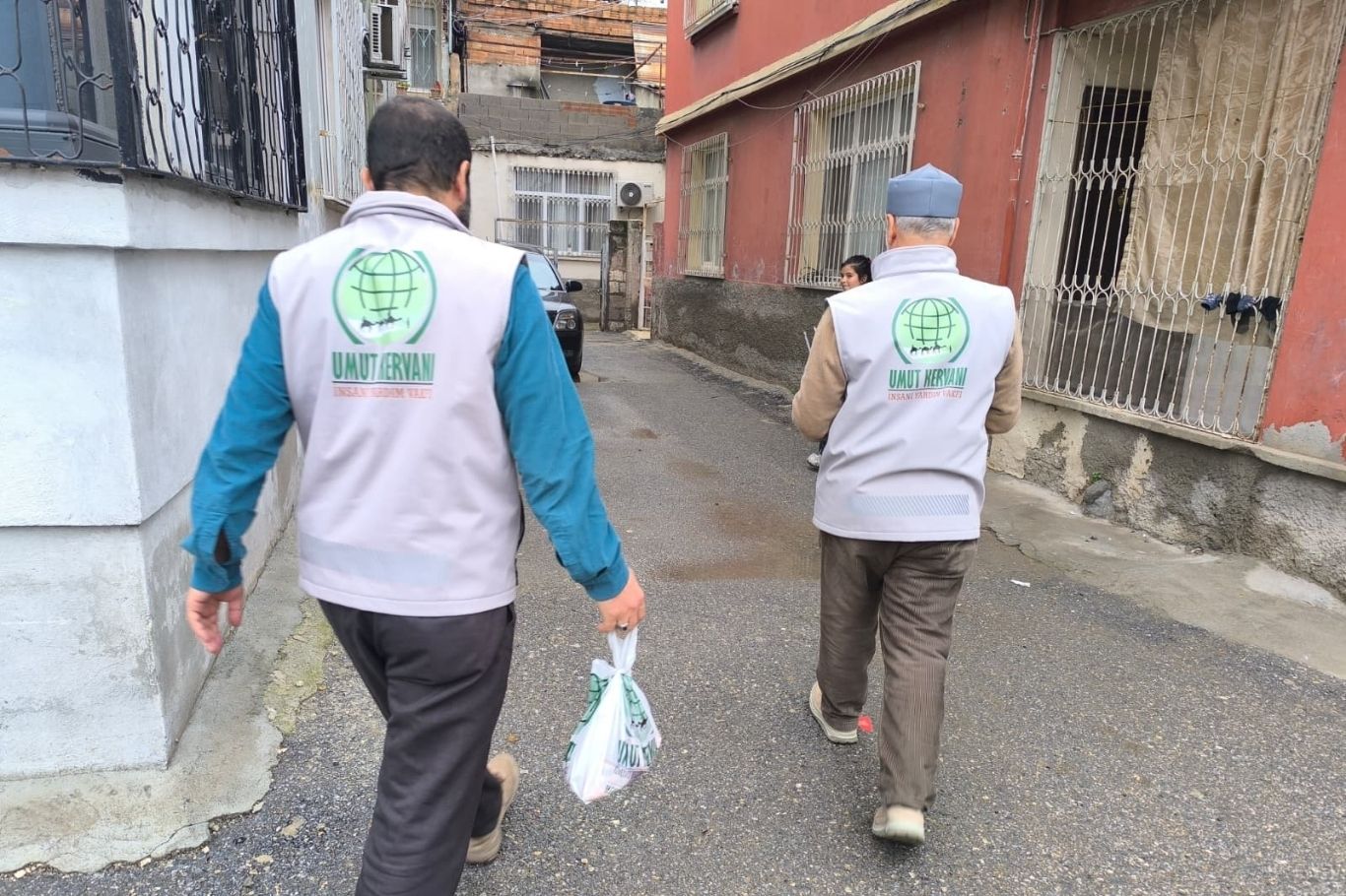 Tarsus Umut Kervanı’ndan yetim ve ihtiyaç sahibi ailelere yardım