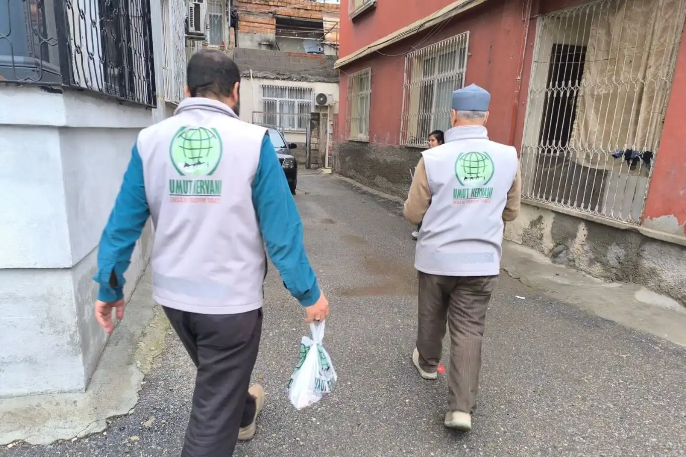 Tarsus Umut Kervanı’ndan yetim ve ihtiyaç sahibi ailelere yardım