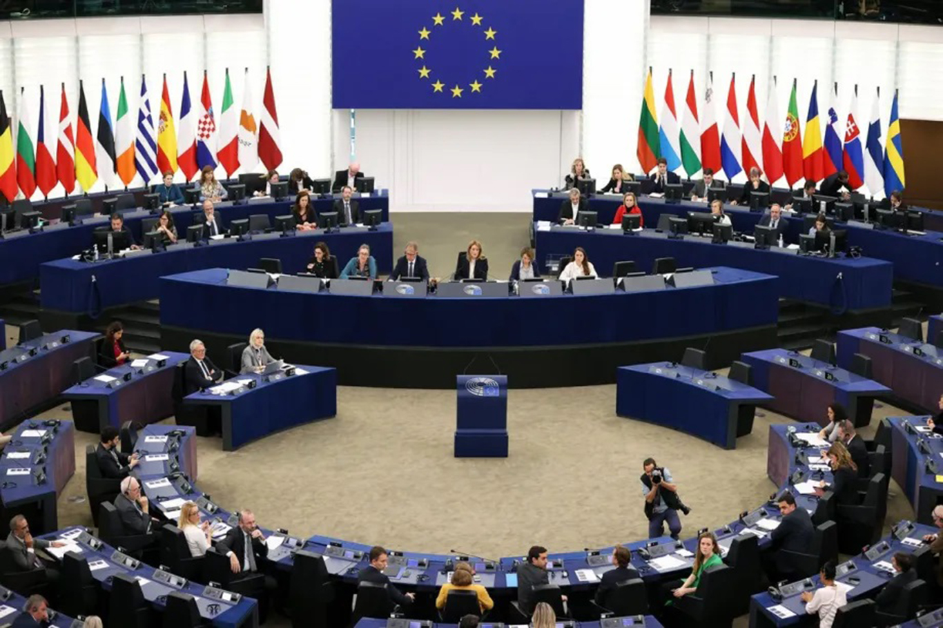 European Parliament votes to allow deportation of migrants to third countries
