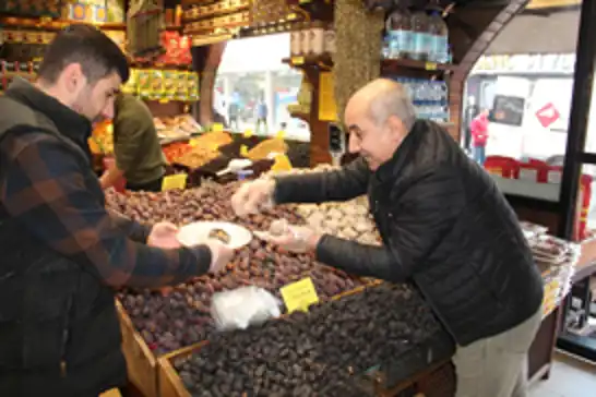 Ramazan öncesi hurma tezgahlarında hareketlilik başladı
