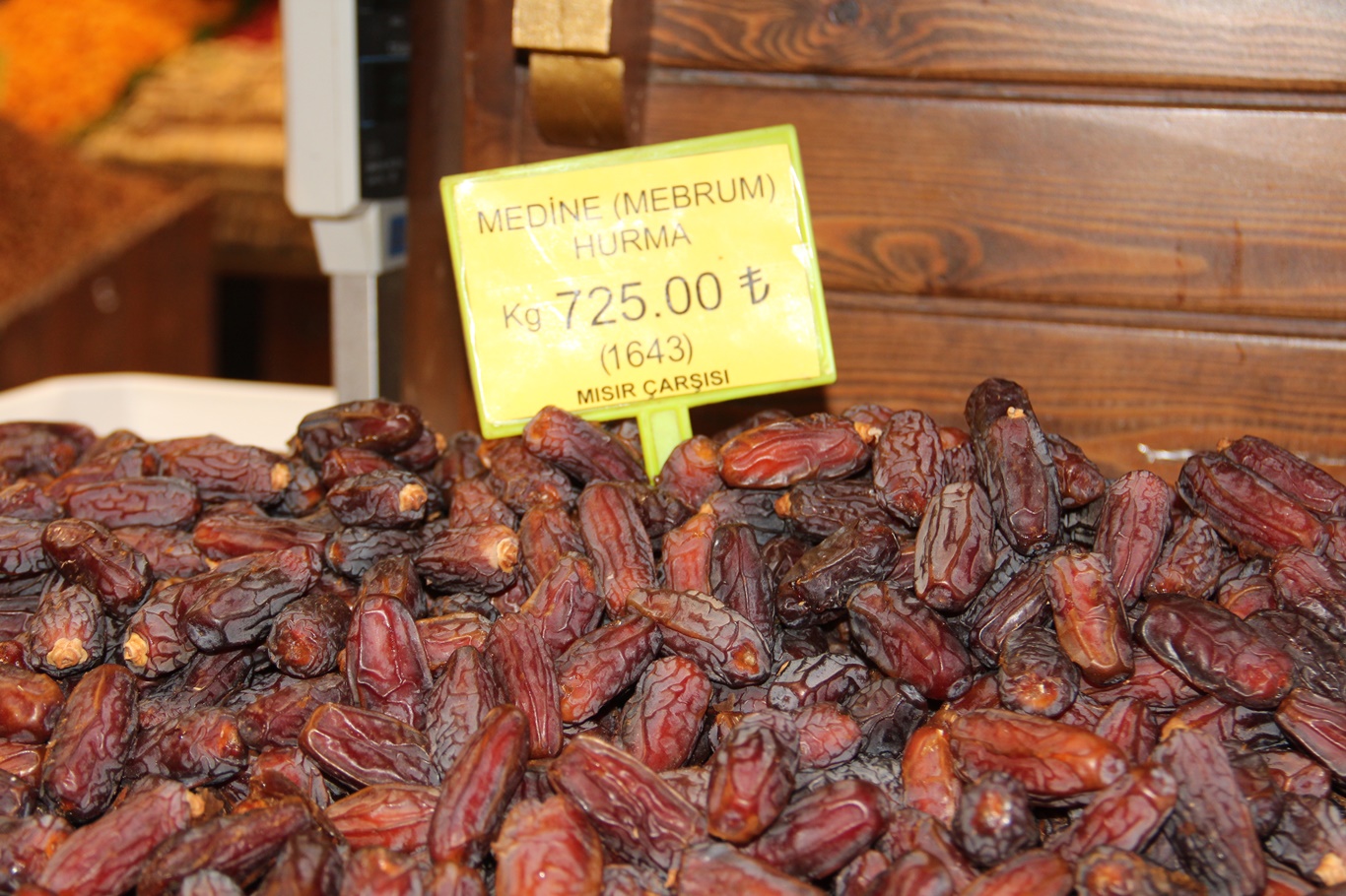 Ramazan öncesi hurma tezgâhlarında hareketlilik başladı