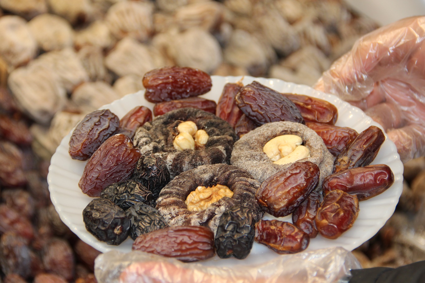 Ramazan öncesi hurma tezgâhlarında hareketlilik başladı