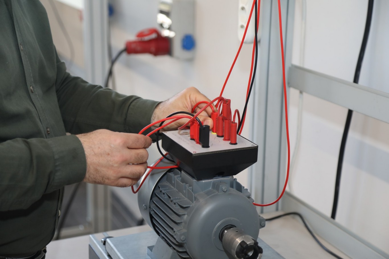 kayış tahrikli yeni nesil asansör motoru