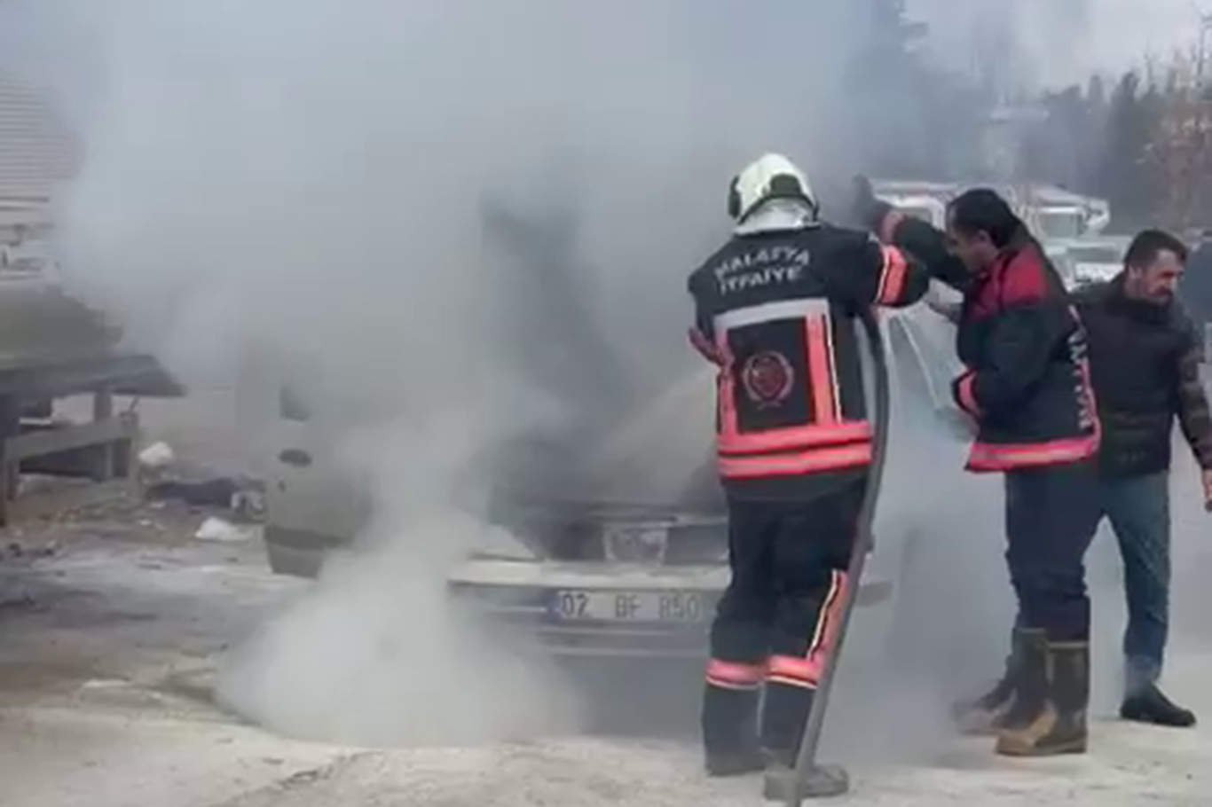 Malatya sanayi sitesinde araç yangını