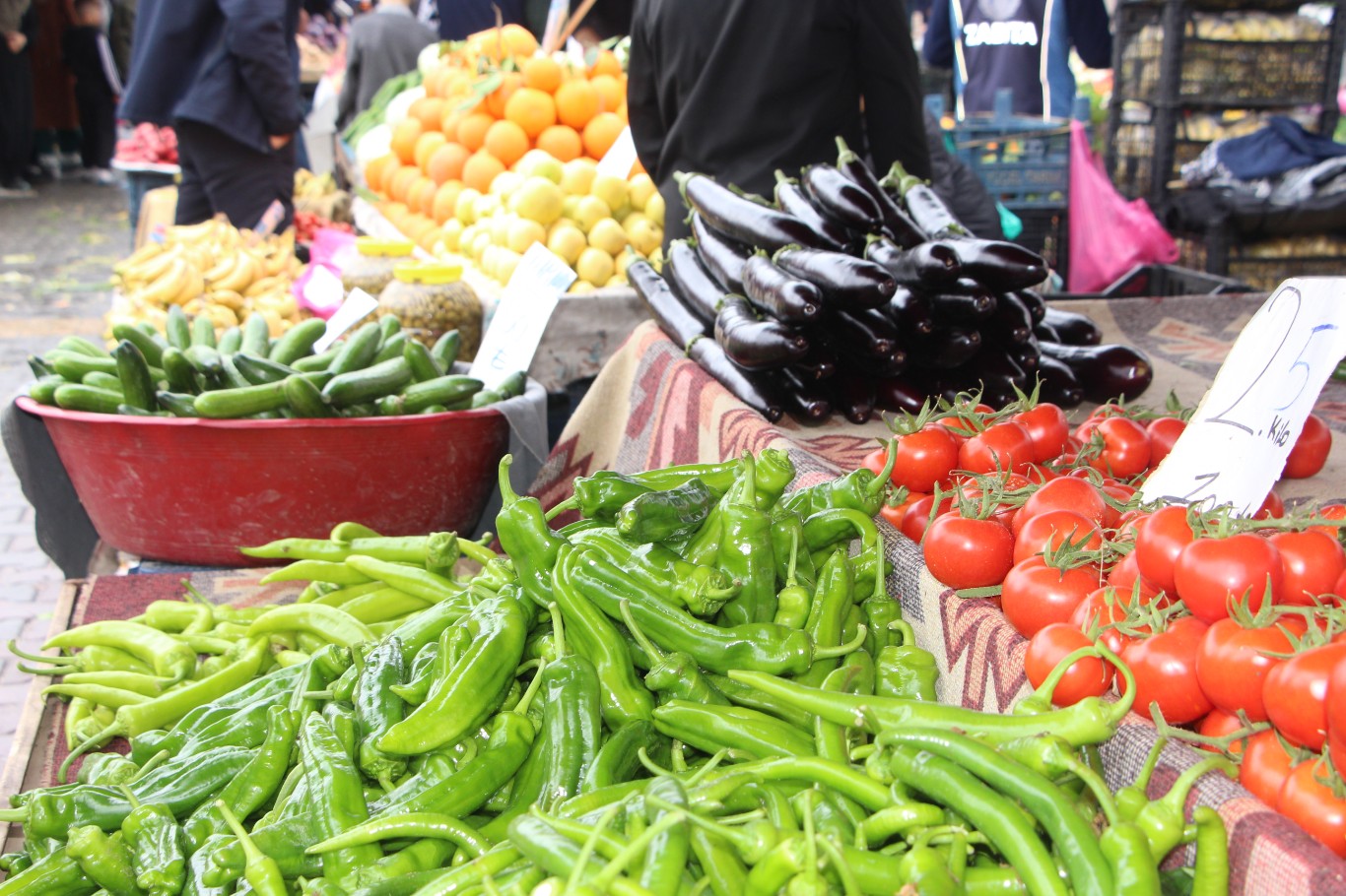 Ramazan ayına bir hafta kala pazar esnafı: Ramazan’ın bereketi yavaştan oluşmaya başladı