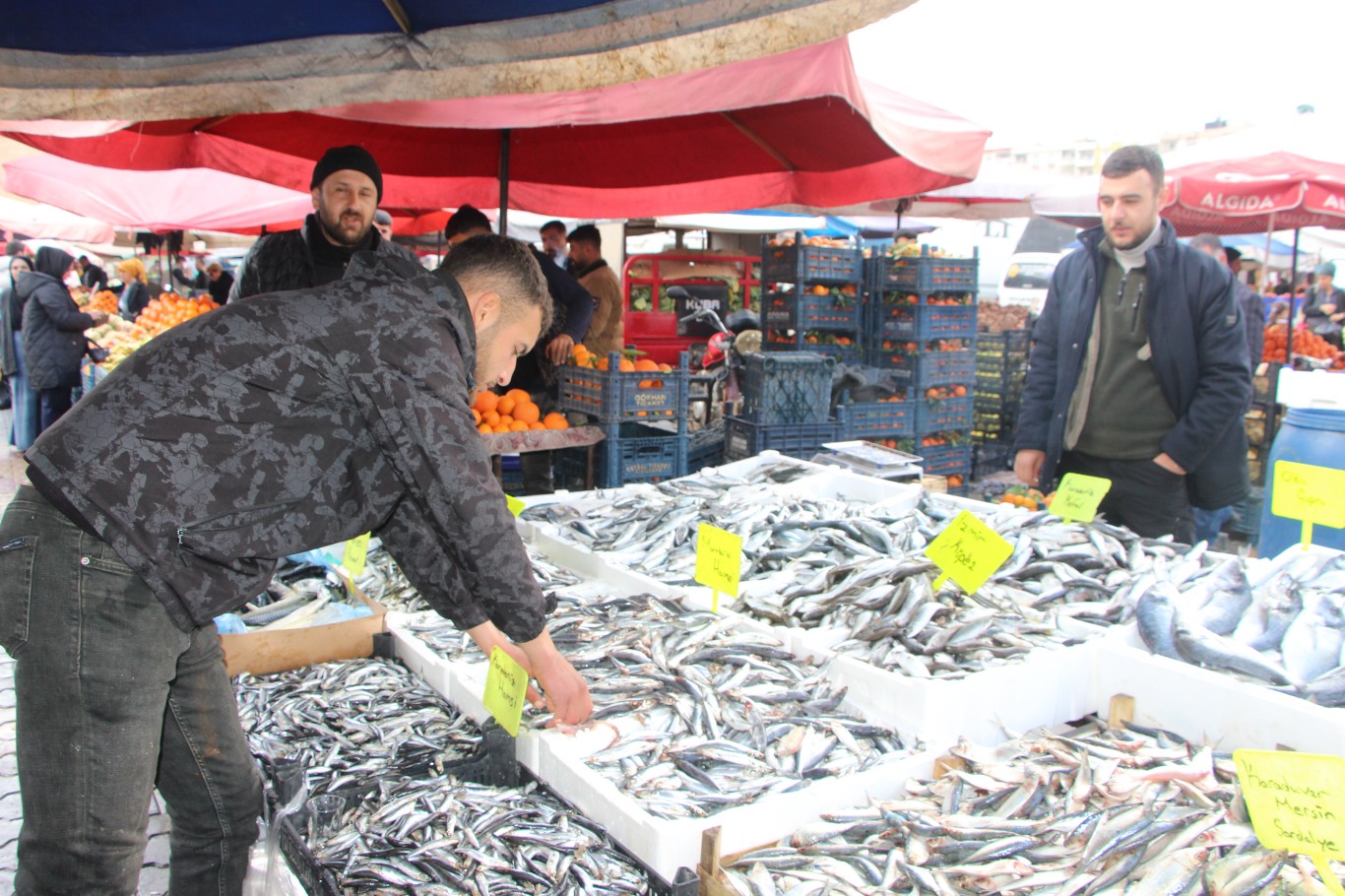 Ramazan ayına bir hafta kala pazar esnafı: Ramazan’ın bereketi yavaştan oluşmaya başladı