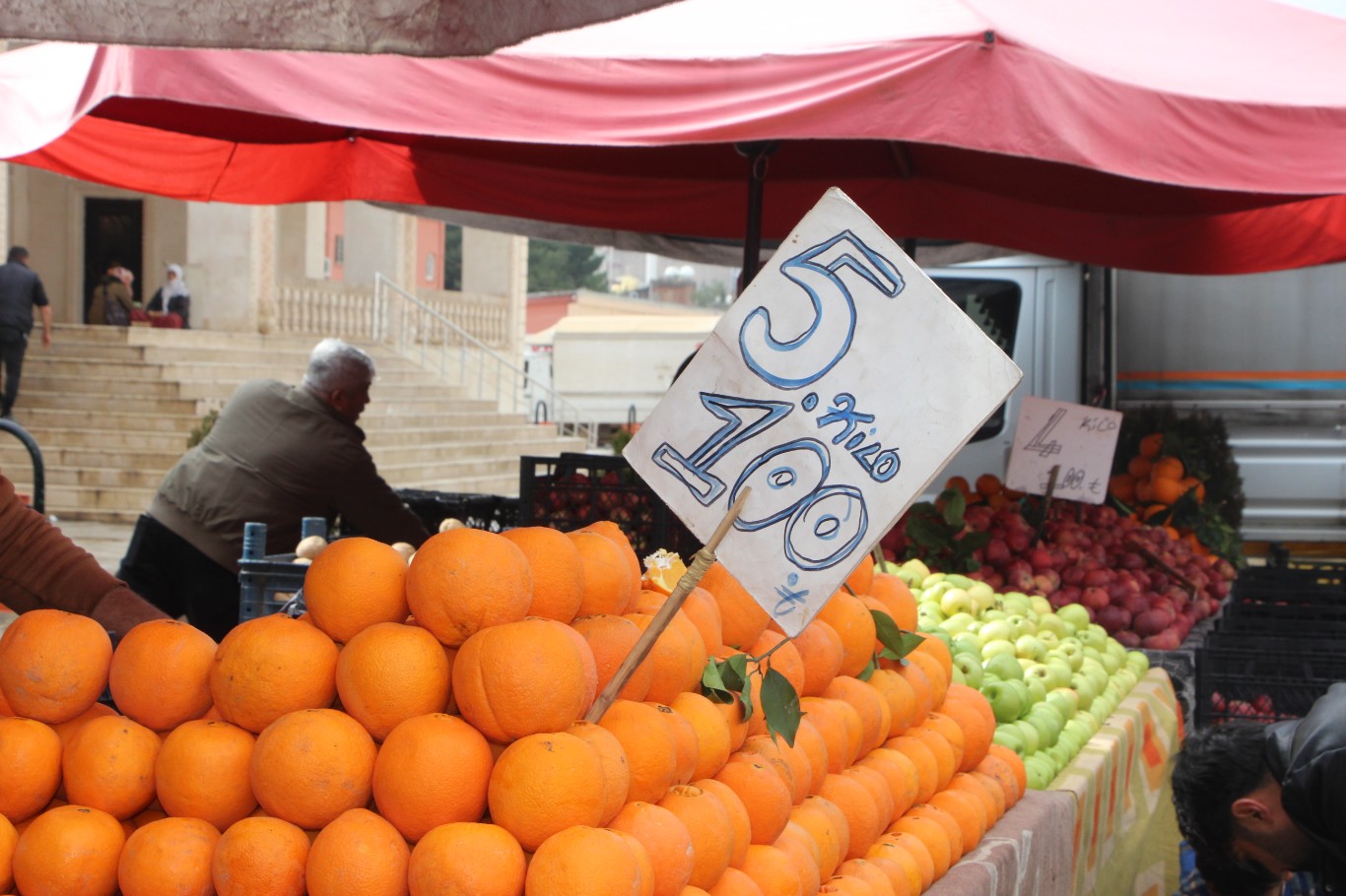 Ramazan ayına bir hafta kala pazar esnafı: Ramazan’ın bereketi yavaştan oluşmaya başladı