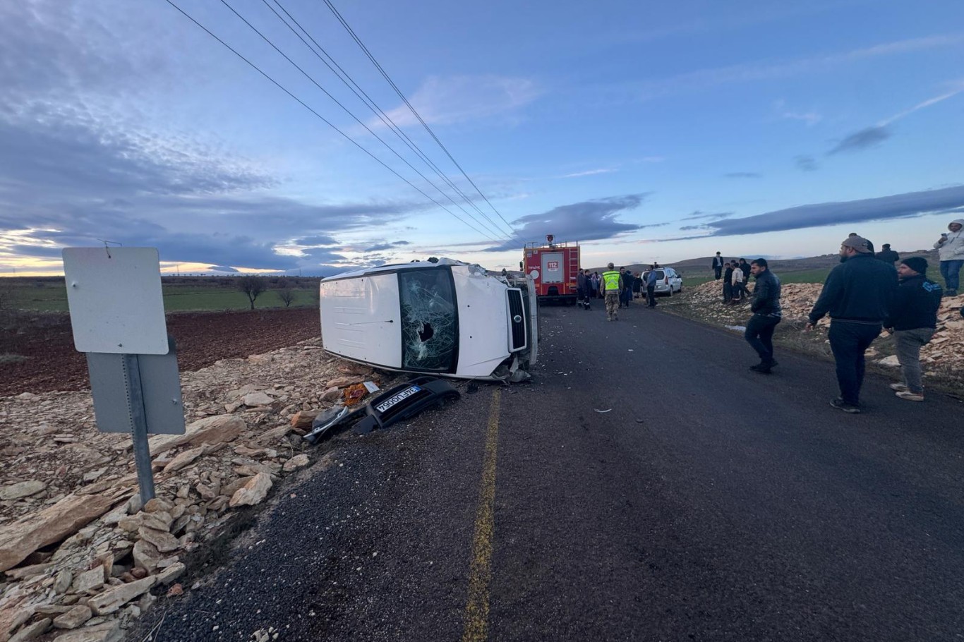 Mardin’de otomobil ile hafif ticari araç kafa kafaya çarpıştı: 4  yaralı 