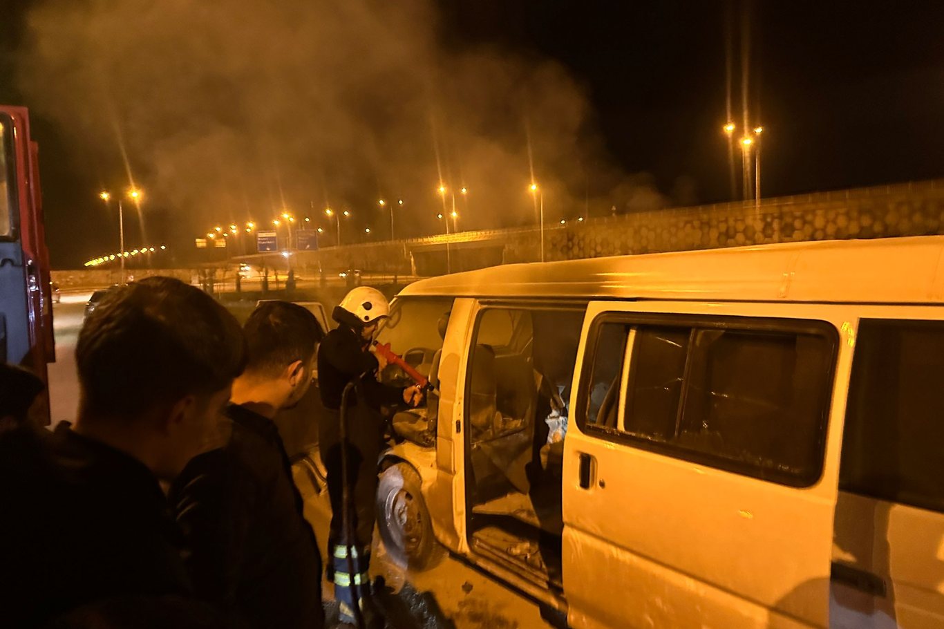 Batman'da seyir halindeki panelvan alev aldı