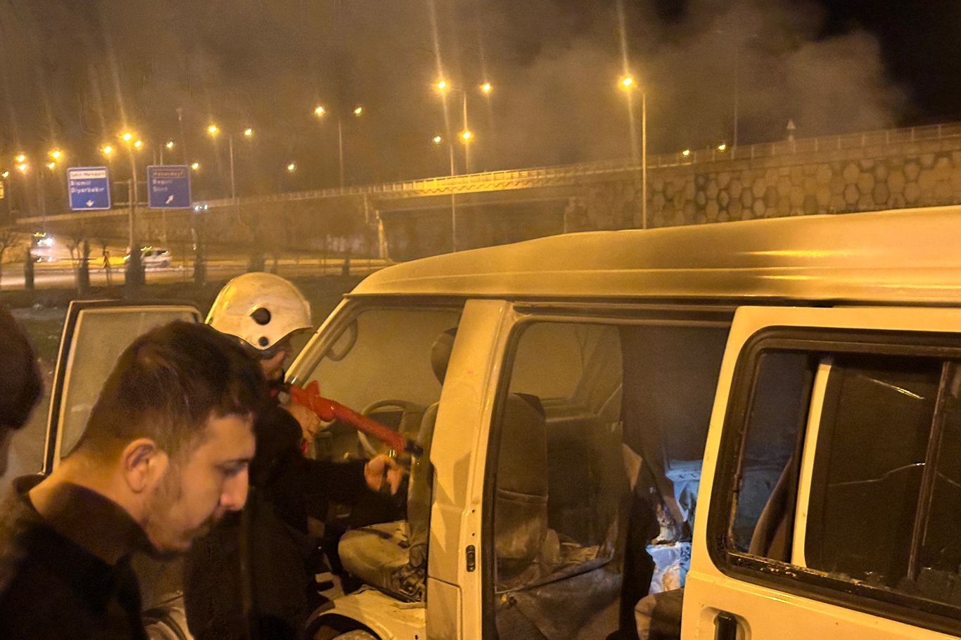 Batman'da seyir halindeki panelvan alev aldı