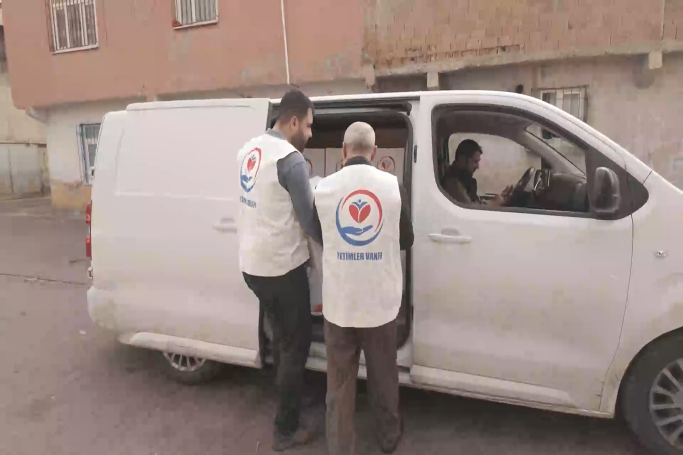 Yetimler Vakfı’ndan Diyarbakır’da Ramazan öncesi yüzlerce aileye yardım