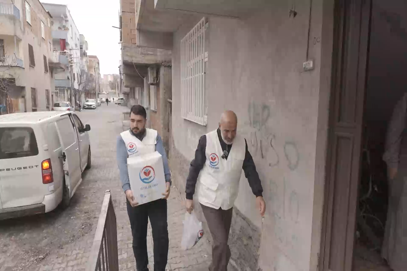 Yetimler Vakfı’ndan Diyarbakır’da Ramazan öncesi yüzlerce aileye yardım