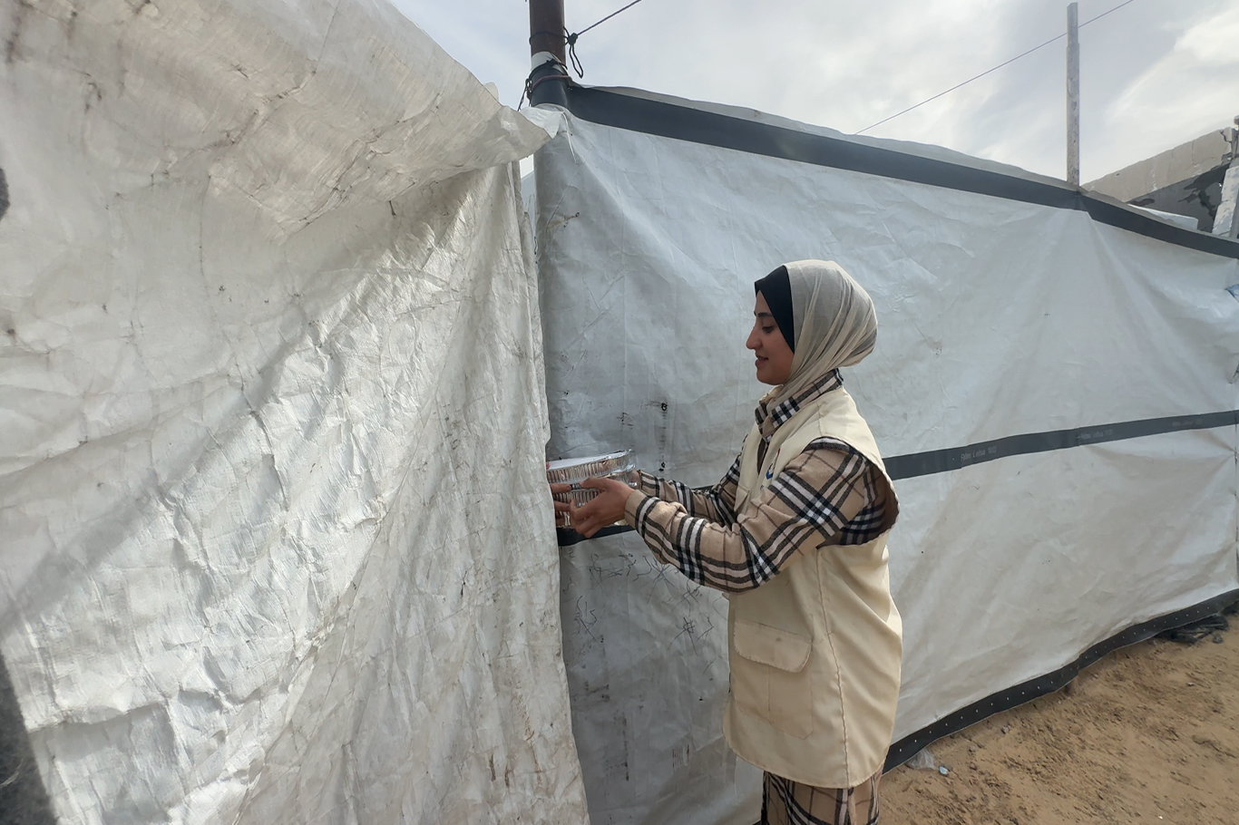 Yetimler Vakfı’ndan abluka altındaki Gazze’de sıcak yemek dağıtımı