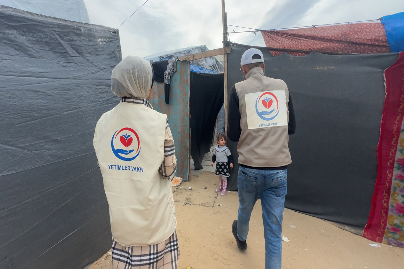 Yetimler Vakfı’ndan abluka altındaki Gazze’de sıcak yemek dağıtımı