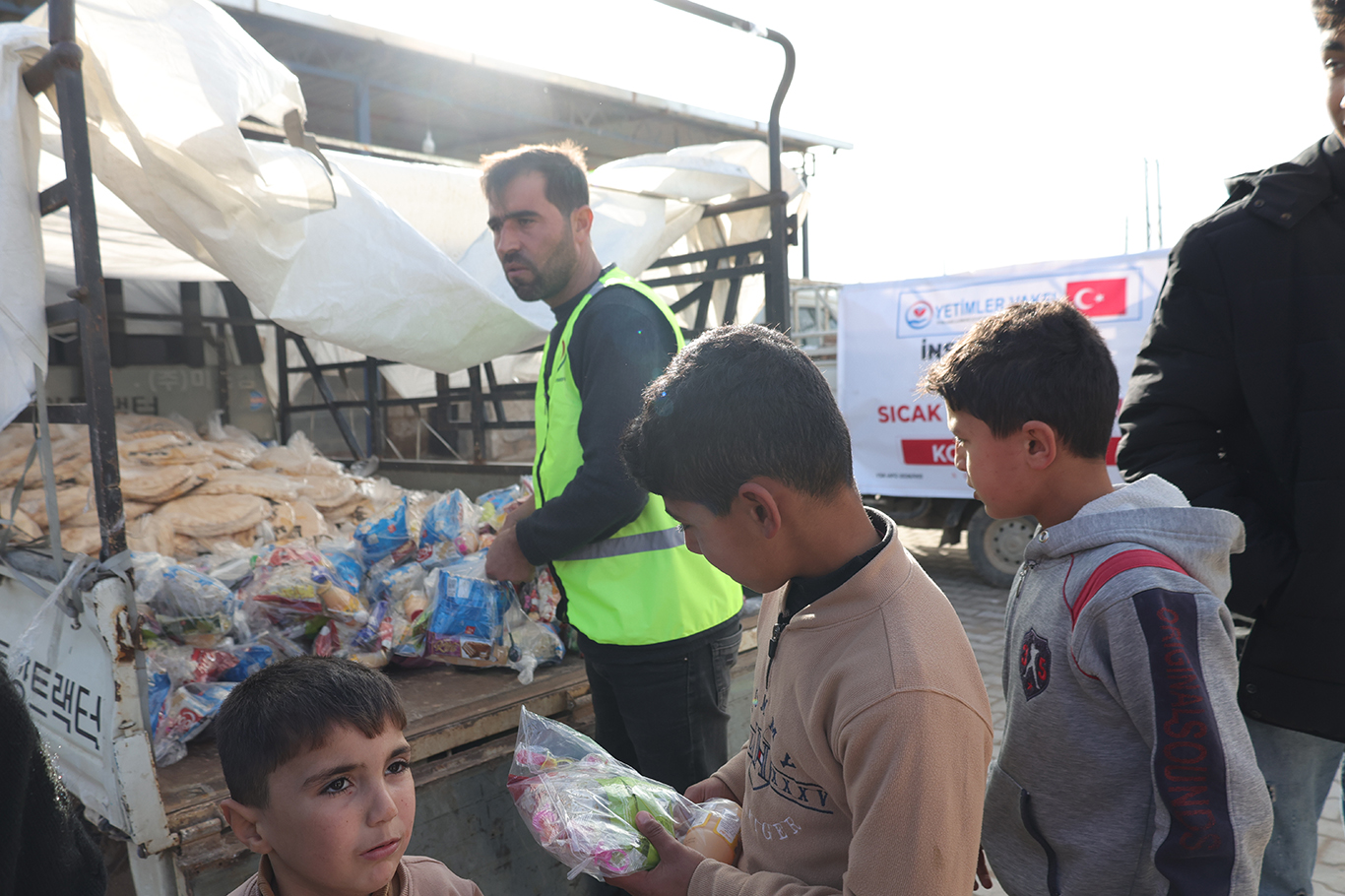 Yetimler Vakfı’ndan Kobani’de sivil halka insani yardım