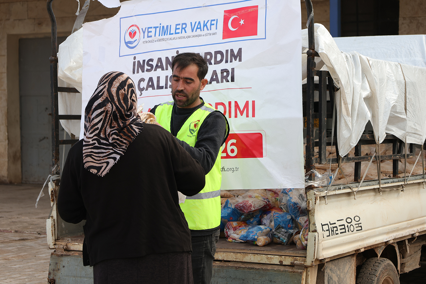 Yetimler Vakfı’ndan Kobani’de sivil halka insani yardım