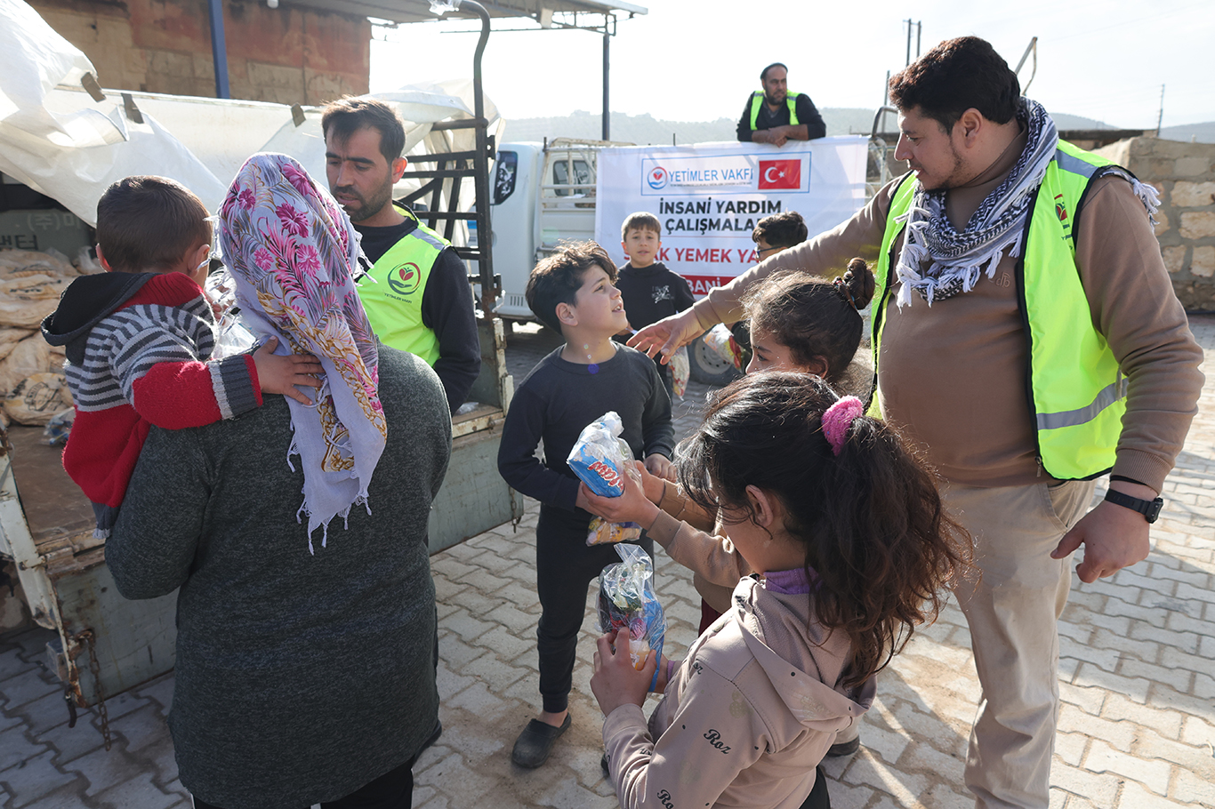 Yetimler Vakfı’ndan Kobani’de sivil halka insani yardım