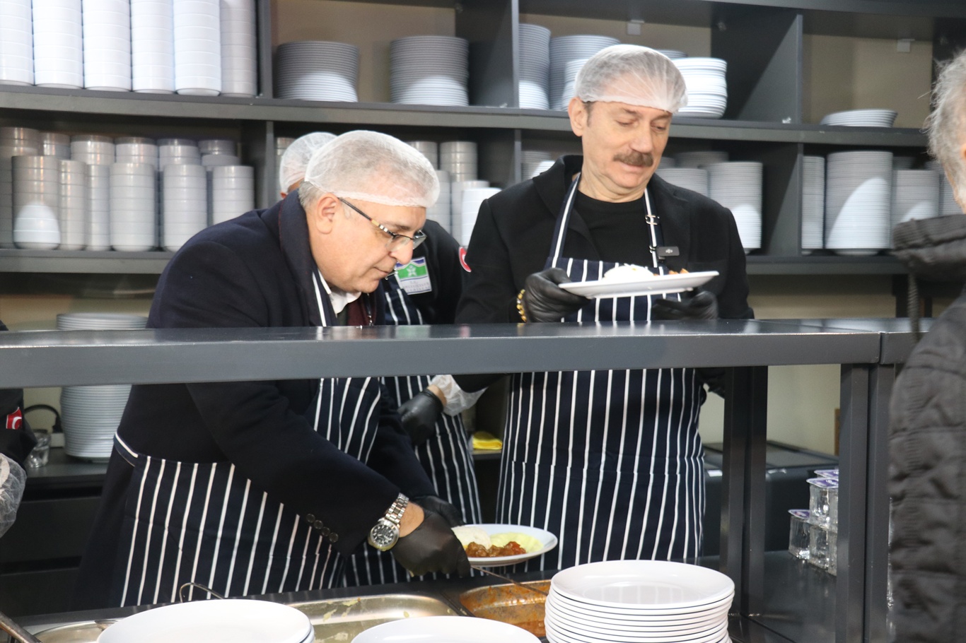 Bahçelievler'de dar gelirliler için semt lokantası açıldı