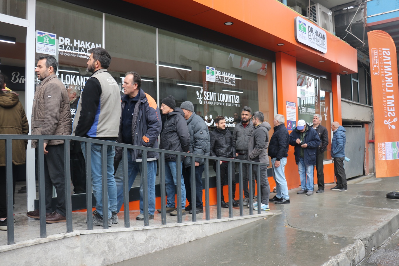 Bahçelievler'de dar gelirliler için semt lokantası açıldı