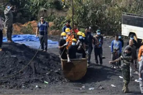 Hindistan'da maden kazasında ölü sayısı 32'ye yükseldi