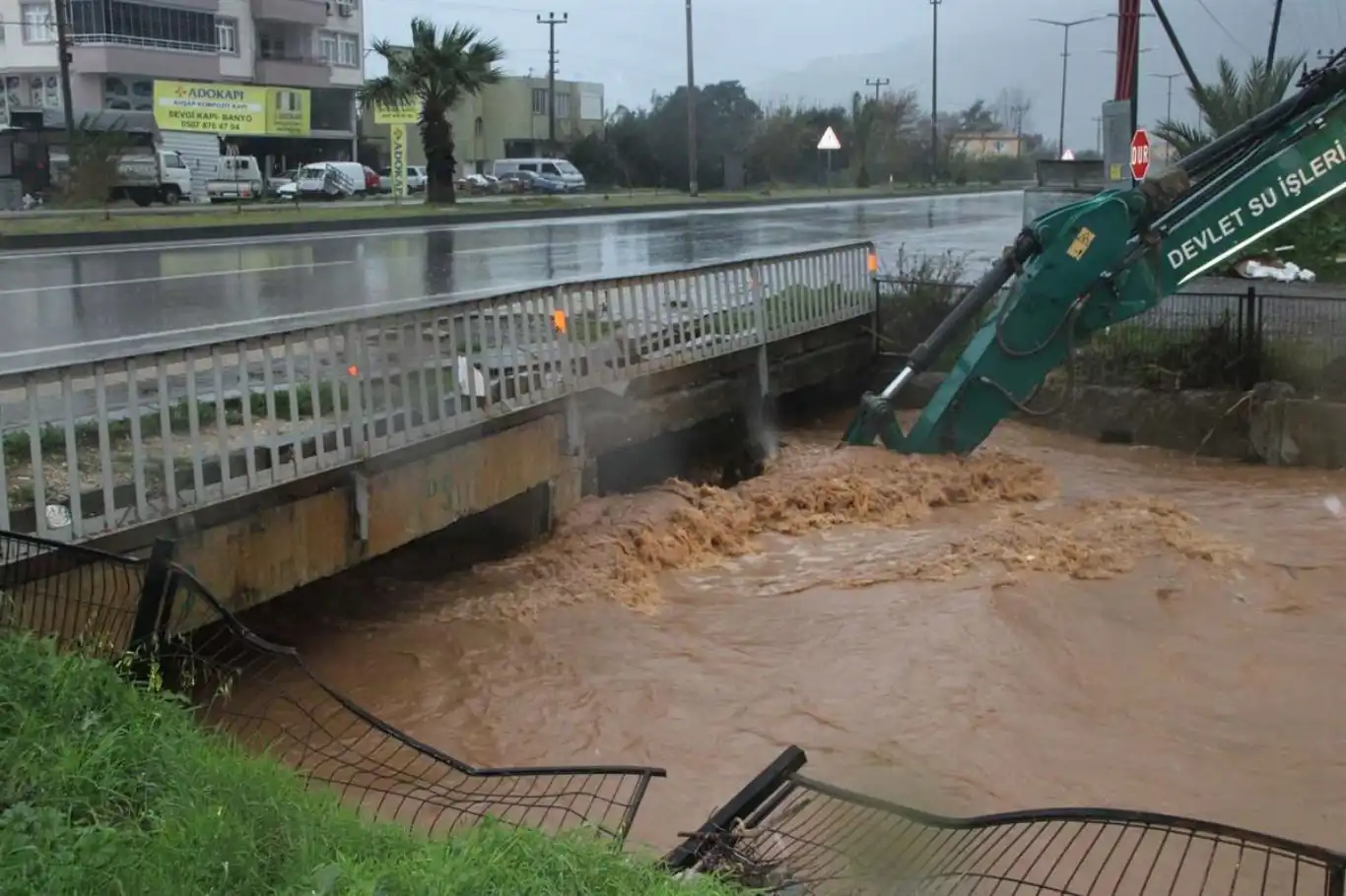Mersin'de Sarısu Deresi’nde taşkın incelemesi