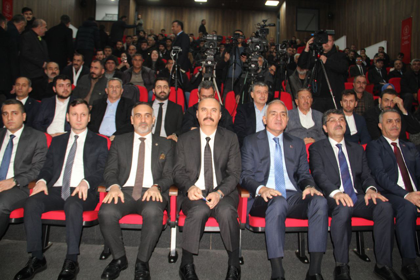 Bakan Ersoy, Batman'da 3 kütüphanenin toplu açılışını gerçekleştirdi