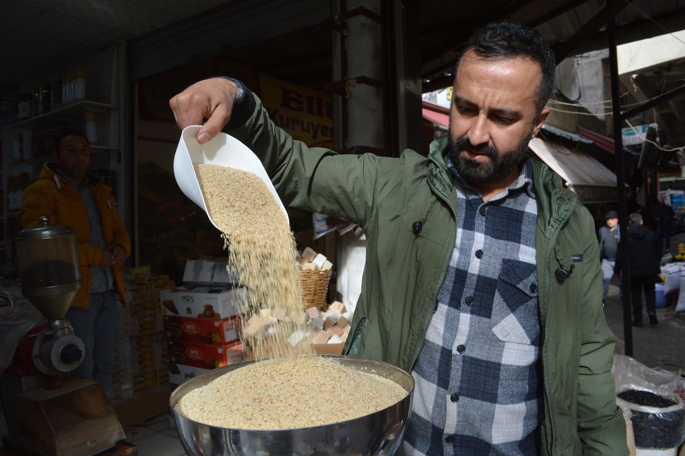 Siirt’te Ramazan bereketi: Tahine yoğun ilgi, esnaf fiyat düşürdü