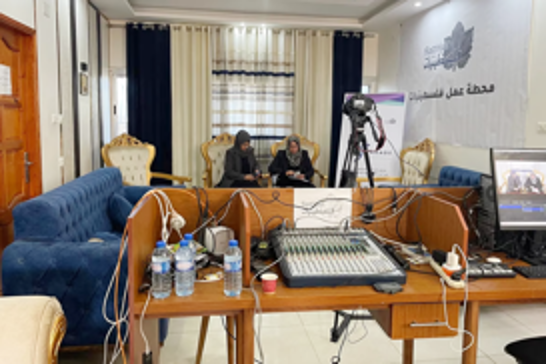 إذاعة "هنا غزة" تنطلق لكسر الصمت وتوثيق معاناة المحاصرين