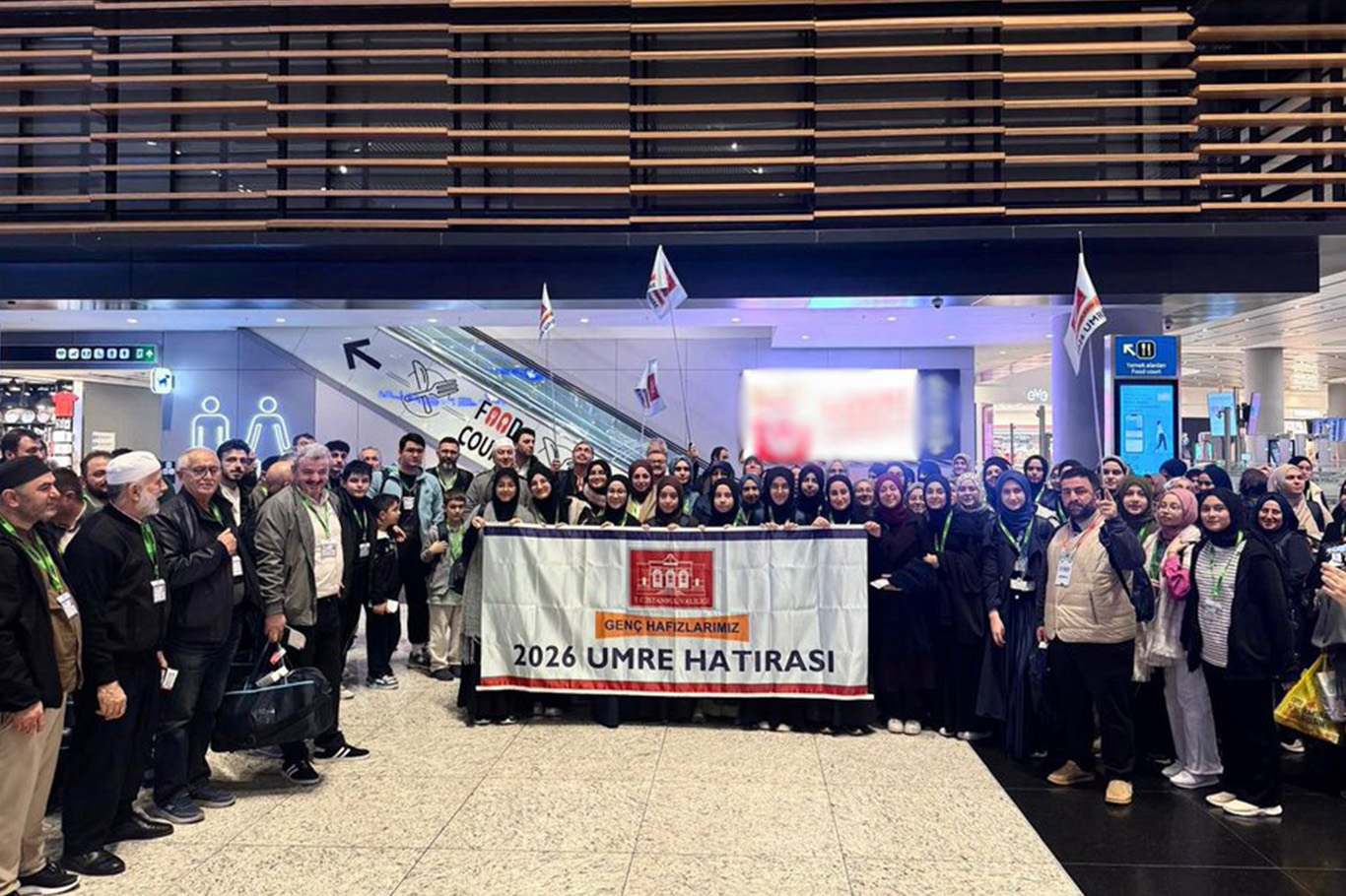 ولاية إسطنبول تودع 855 حافظاً ومعلماً لأداء العمرة بدعم رسمي وخيري