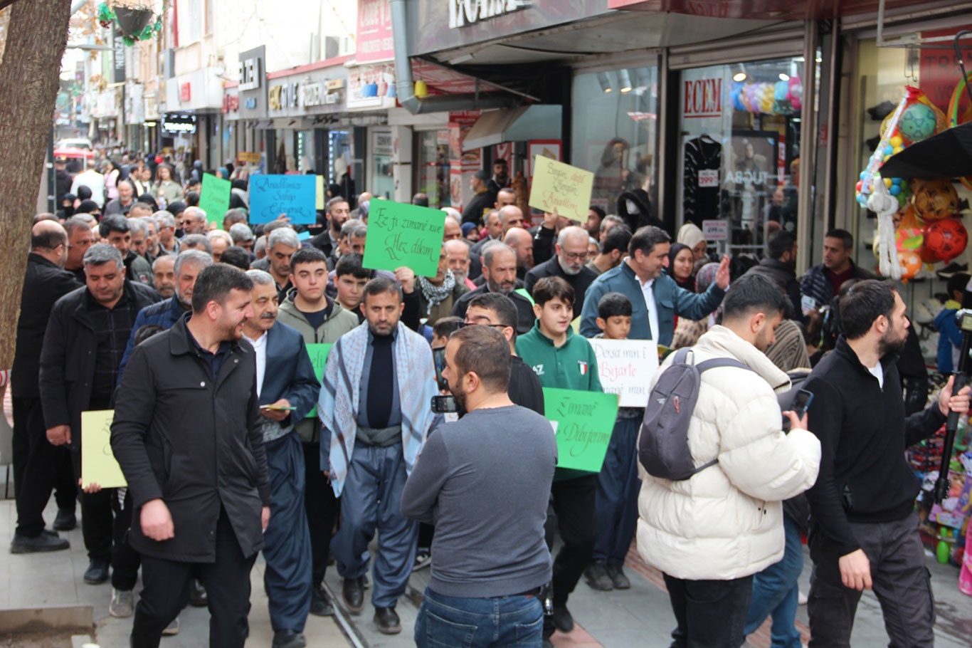 HÜDA PAR Batman İl Teşkilatı'ndan Kürtçe anadil yürüyüşü