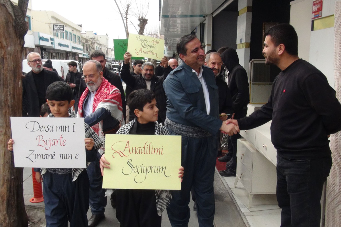 HÜDA PAR Batman İl Teşkilatı'ndan Kürtçe anadil yürüyüşü