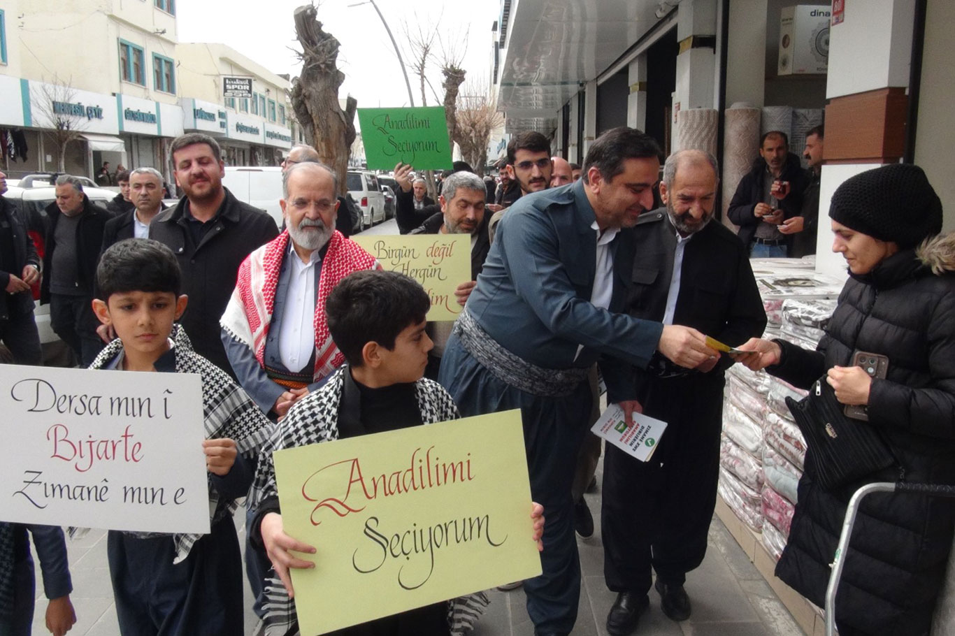 HÜDA PAR Batman İl Teşkilatı'ndan Kürtçe anadil yürüyüşü