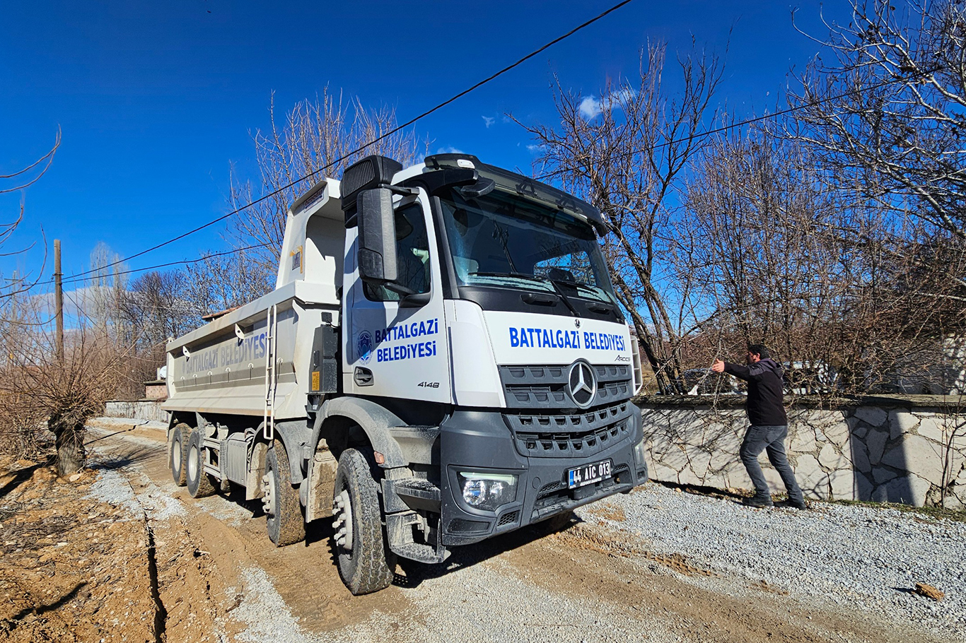 Malatya'da yol bakım çalışmaları sürüyor