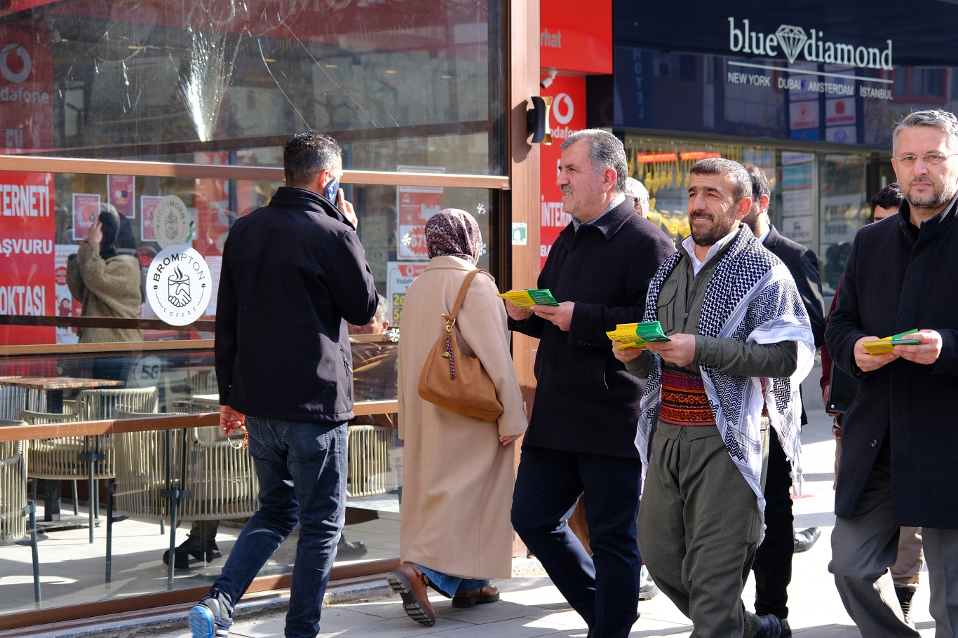 HÜDA PAR Van'da seçmeli dil dersi için yürüyüş düzenledi