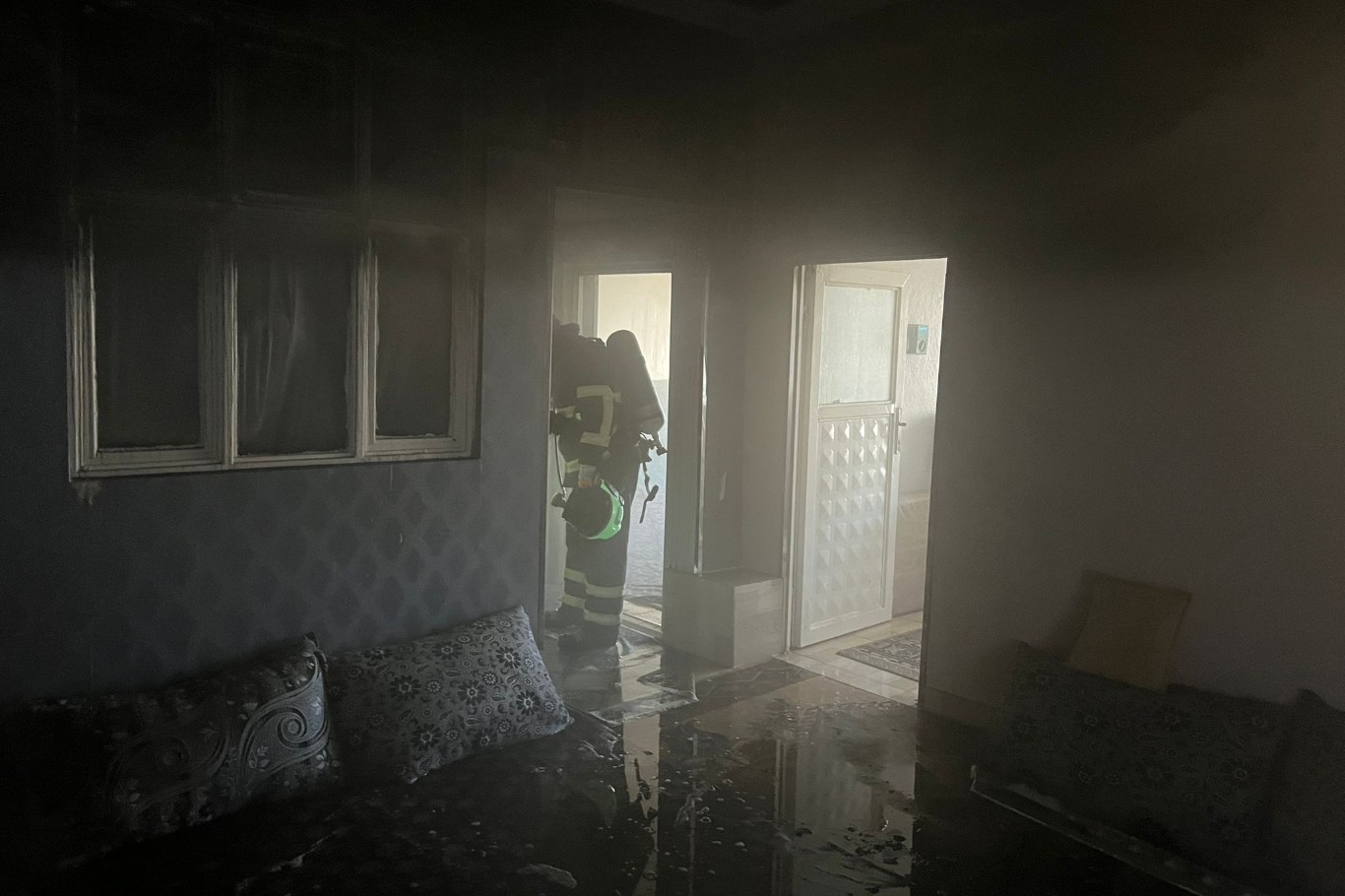 Mardin’de evde çıkan yangında 3 kişi dumandan etkilendi 