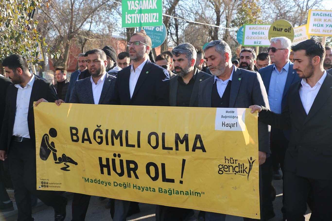 Şanlıurfa’da bağımlılığa karşı yürüyüş ve basın açıklaması düzenlendi