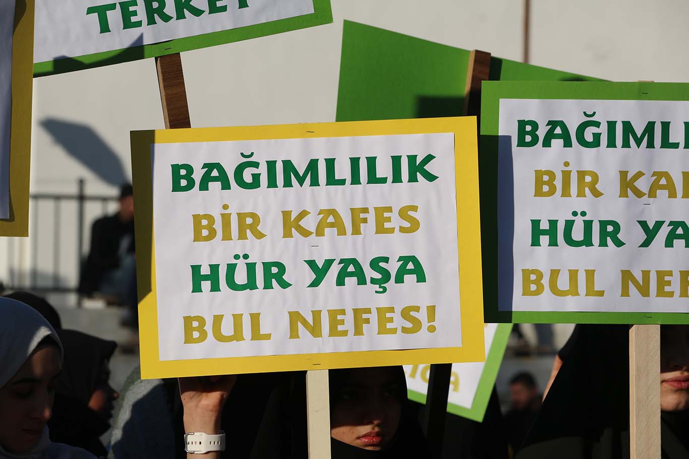 Şanlıurfa’da bağımlılığa karşı yürüyüş ve basın açıklaması düzenlendi