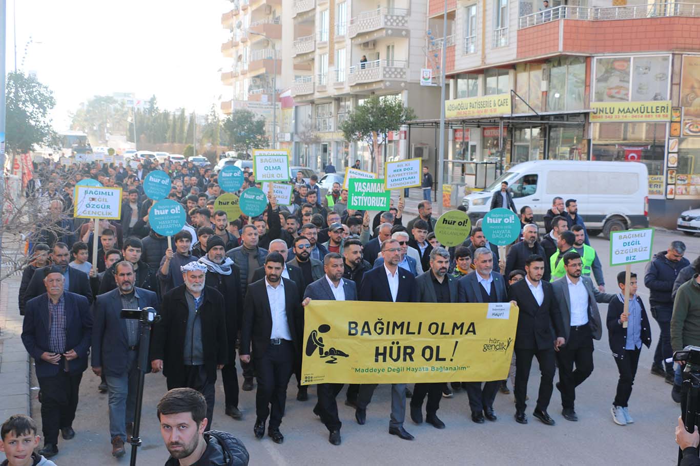 Şanlıurfa’da bağımlılığa karşı yürüyüş ve basın açıklaması düzenlendi