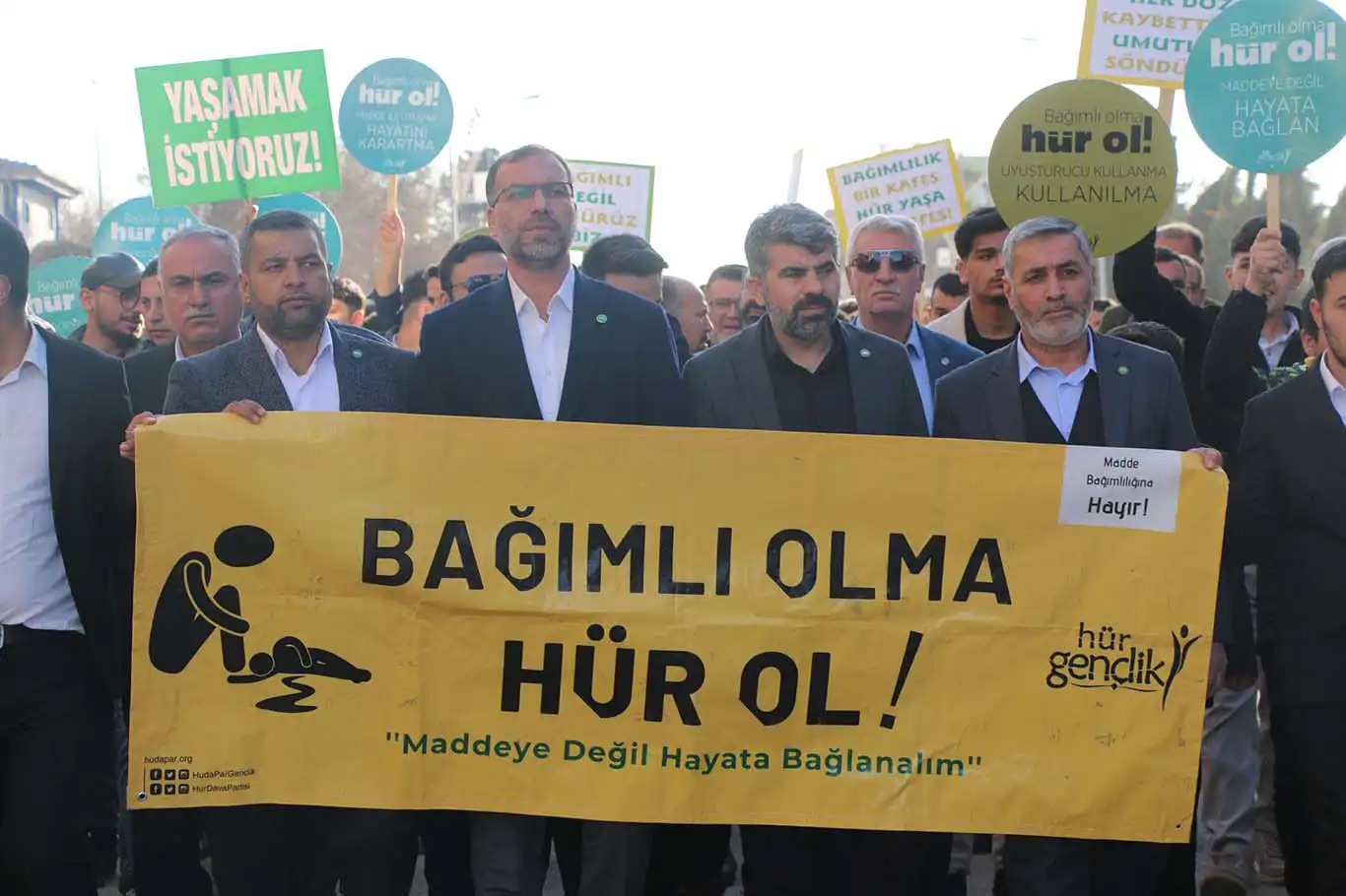 Şanlıurfa’da bağımlılığa karşı yürüyüş ve basın açıklaması düzenlendi