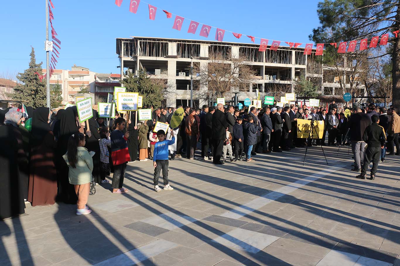 Şanlıurfa’da bağımlılığa karşı yürüyüş ve basın açıklaması düzenlendi