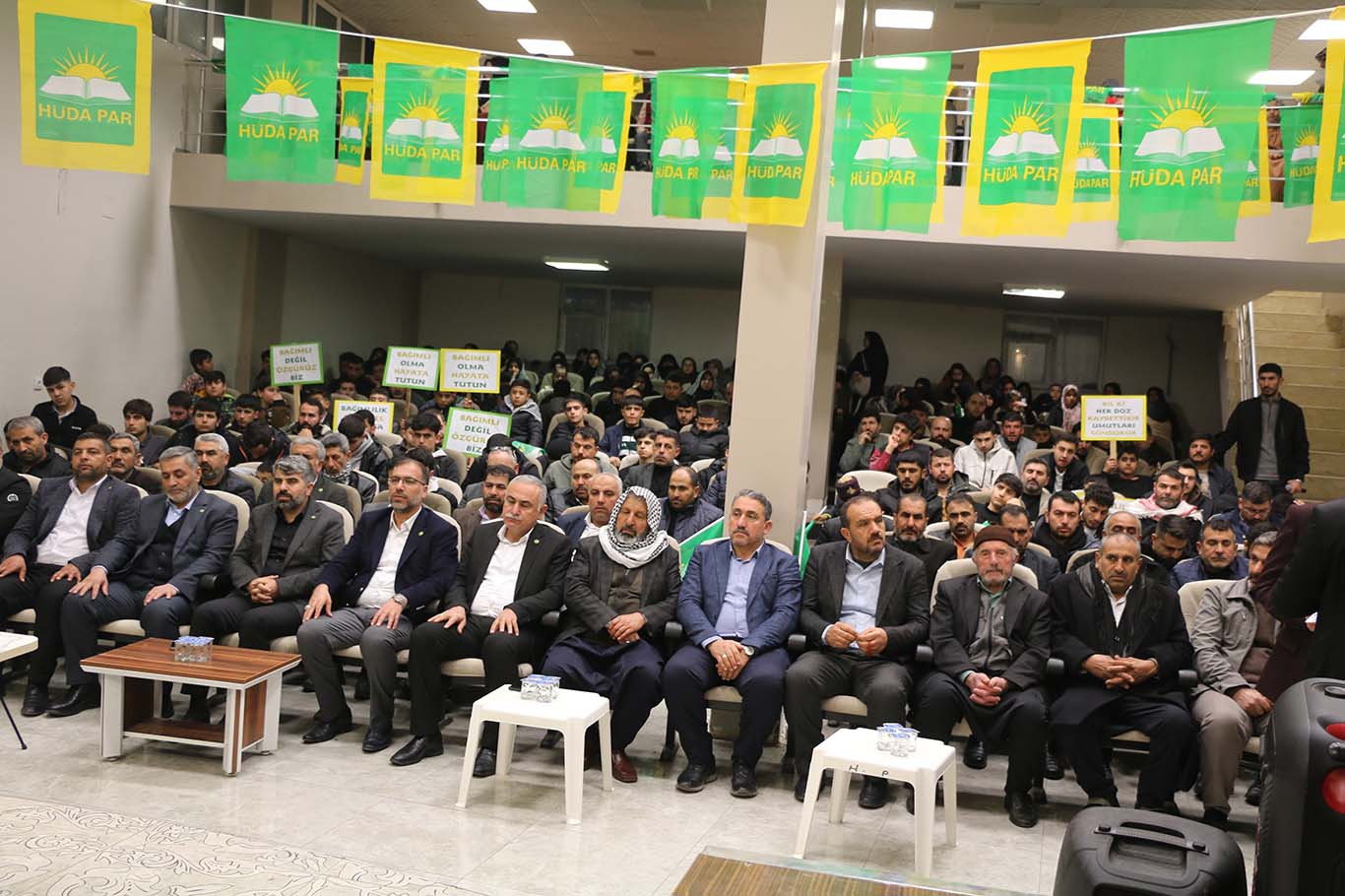 Milletvekili Faruk Dinç Hilvan'da gençlerle buluştu