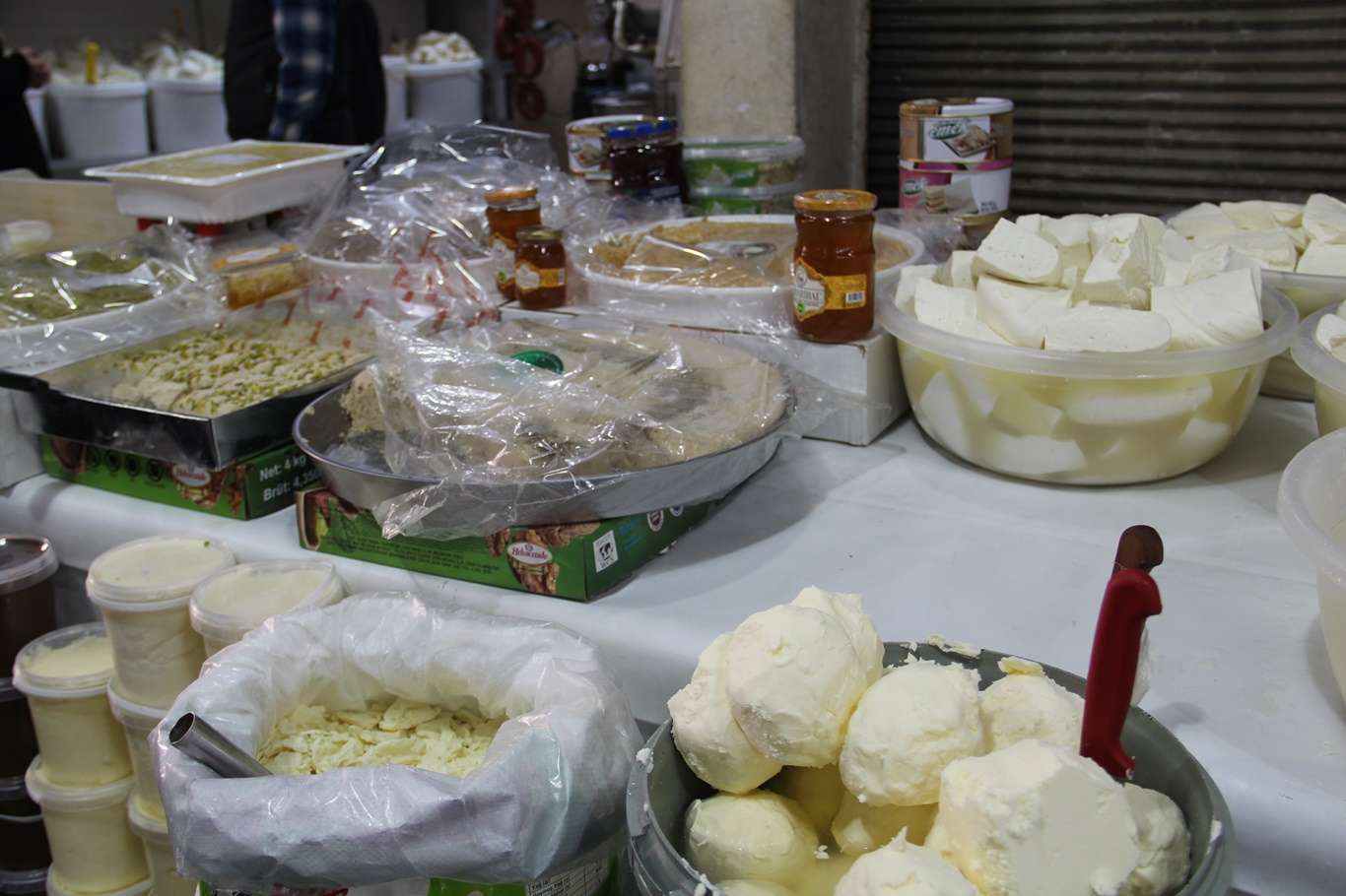 Esnaf Ramazan hazırlıklarını tamamladı: Sahur ve iftar sofralarının vazgeçilmezleri tezgahlarda