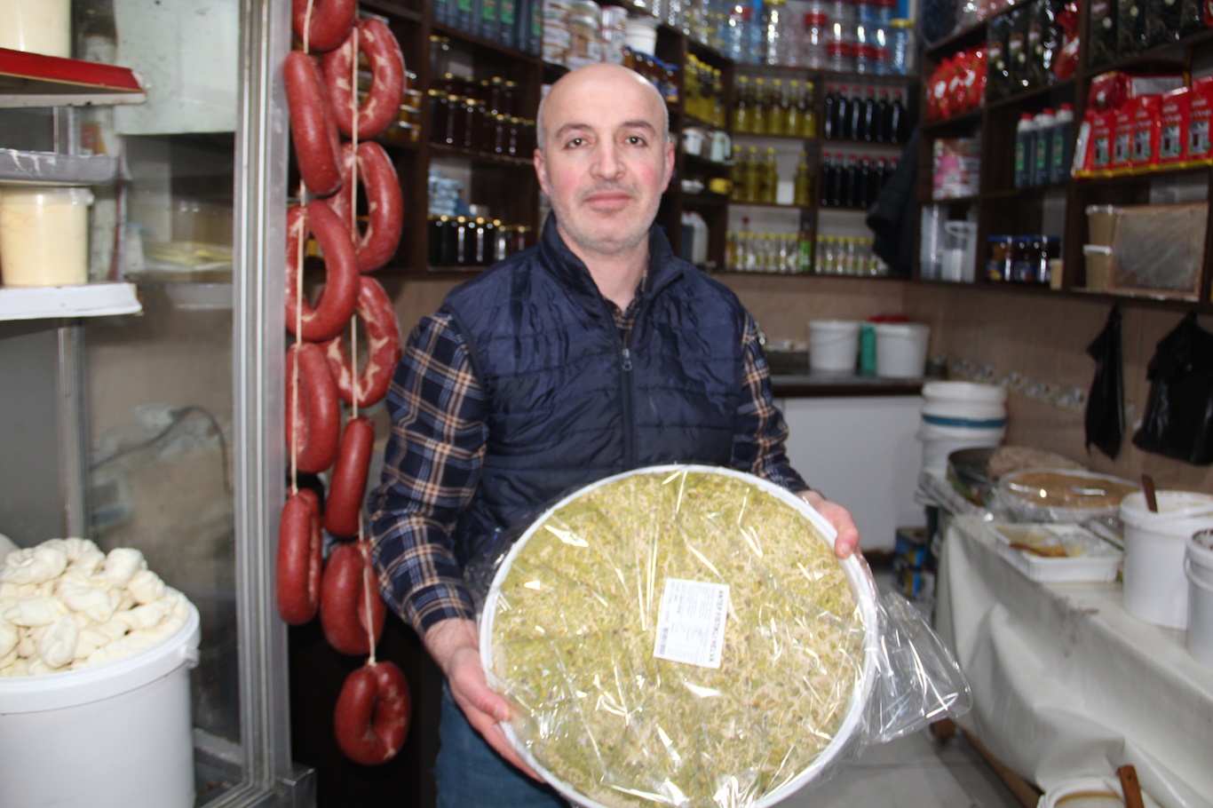 Esnaf Ramazan hazırlıklarını tamamladı: Sahur ve iftar sofralarının vazgeçilmezleri tezgahlarda