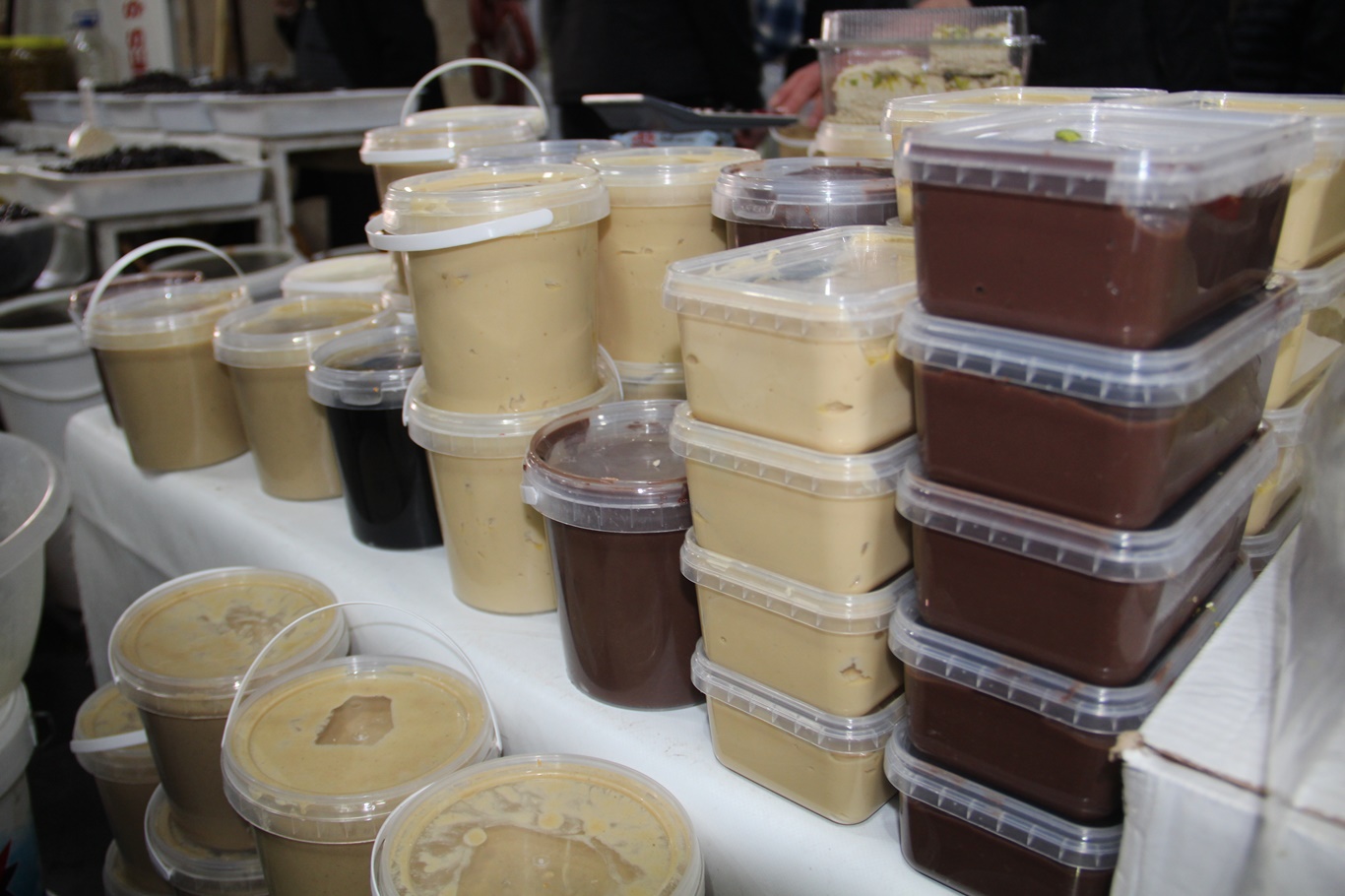 Ramazan'da sahur ve iftar sofralarının vazgeçilmezleri tezgahlarda: Hazırlıklar Esnaf Ramazan hazırlıklarını tamamladı: Sahur ve iftar sofralarının vazgeçilmezleri tezgahlarda