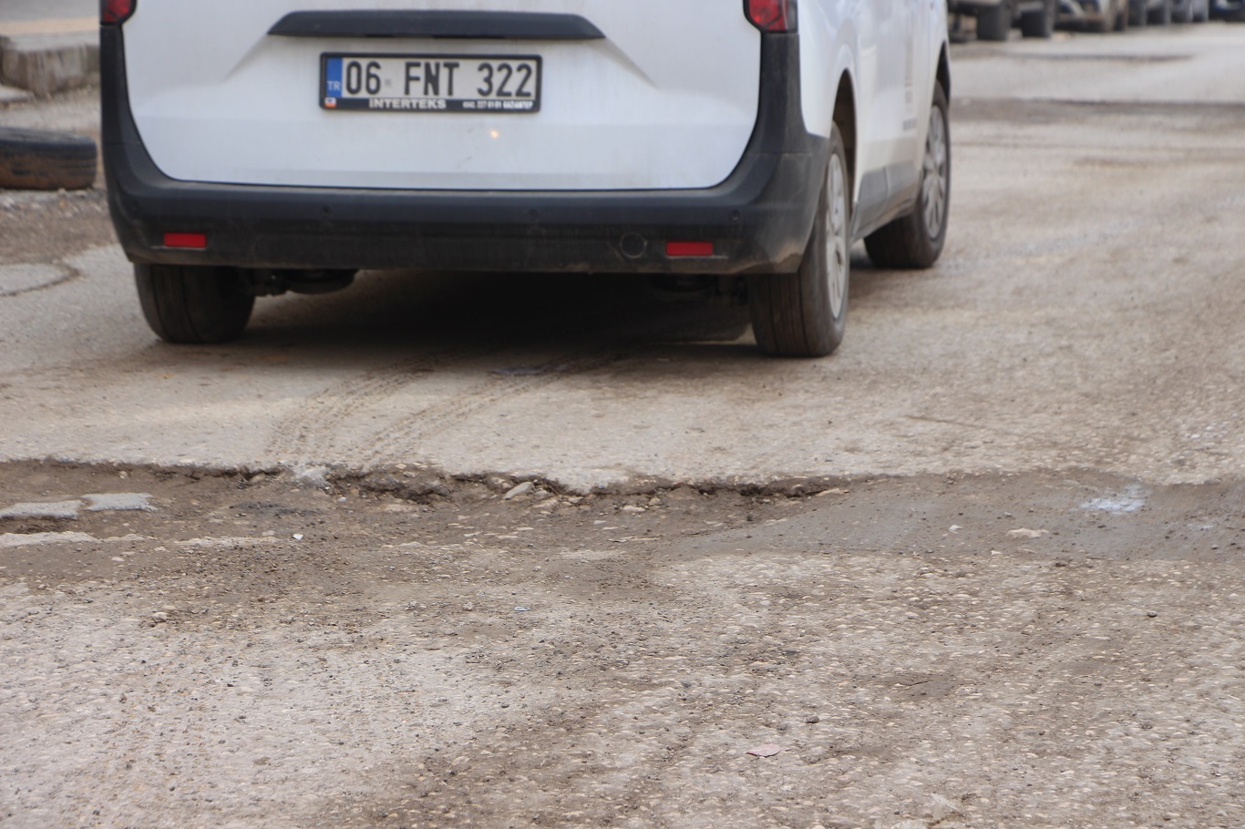Mardin halkı: İki yıldır bitmeyen altyapı çalışmaları nedeniyle yollar köstebek yuvasına döndü