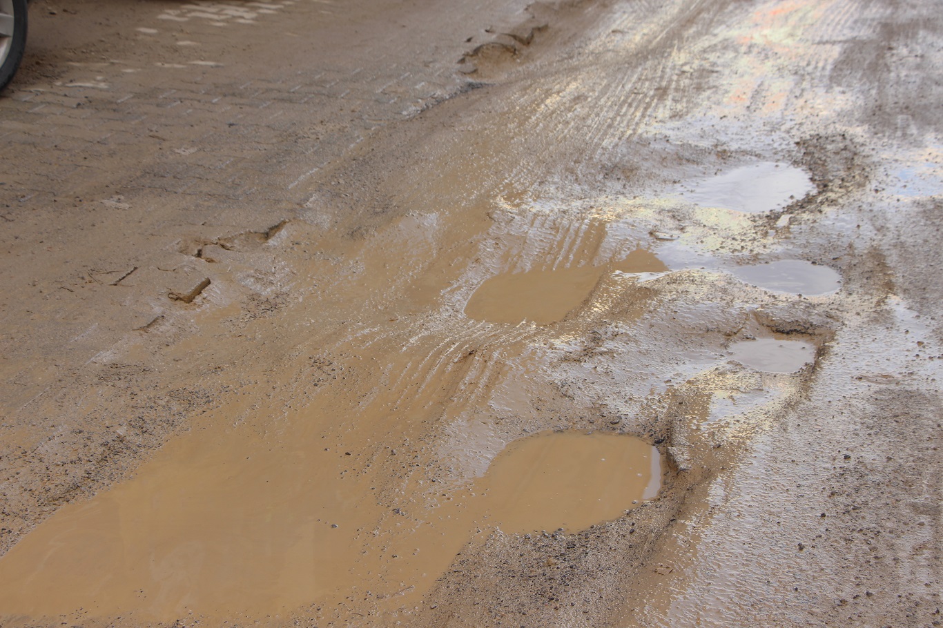 Mardin halkı: İki yıldır bitmeyen altyapı çalışmaları nedeniyle yollar köstebek yuvasına döndü