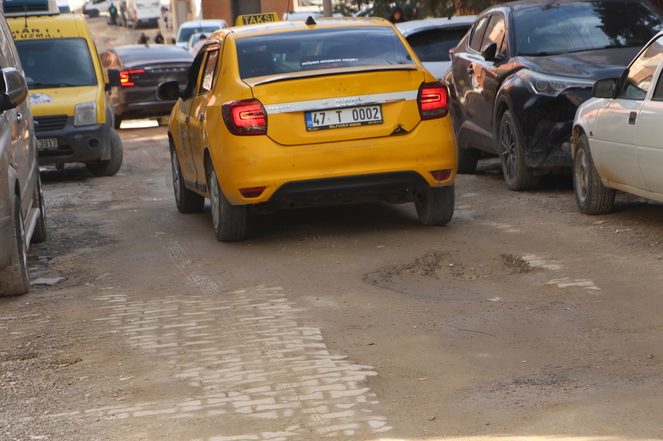 Mardin halkı: İki yıldır bitmeyen altyapı çalışmaları nedeniyle yollar köstebek yuvasına döndü