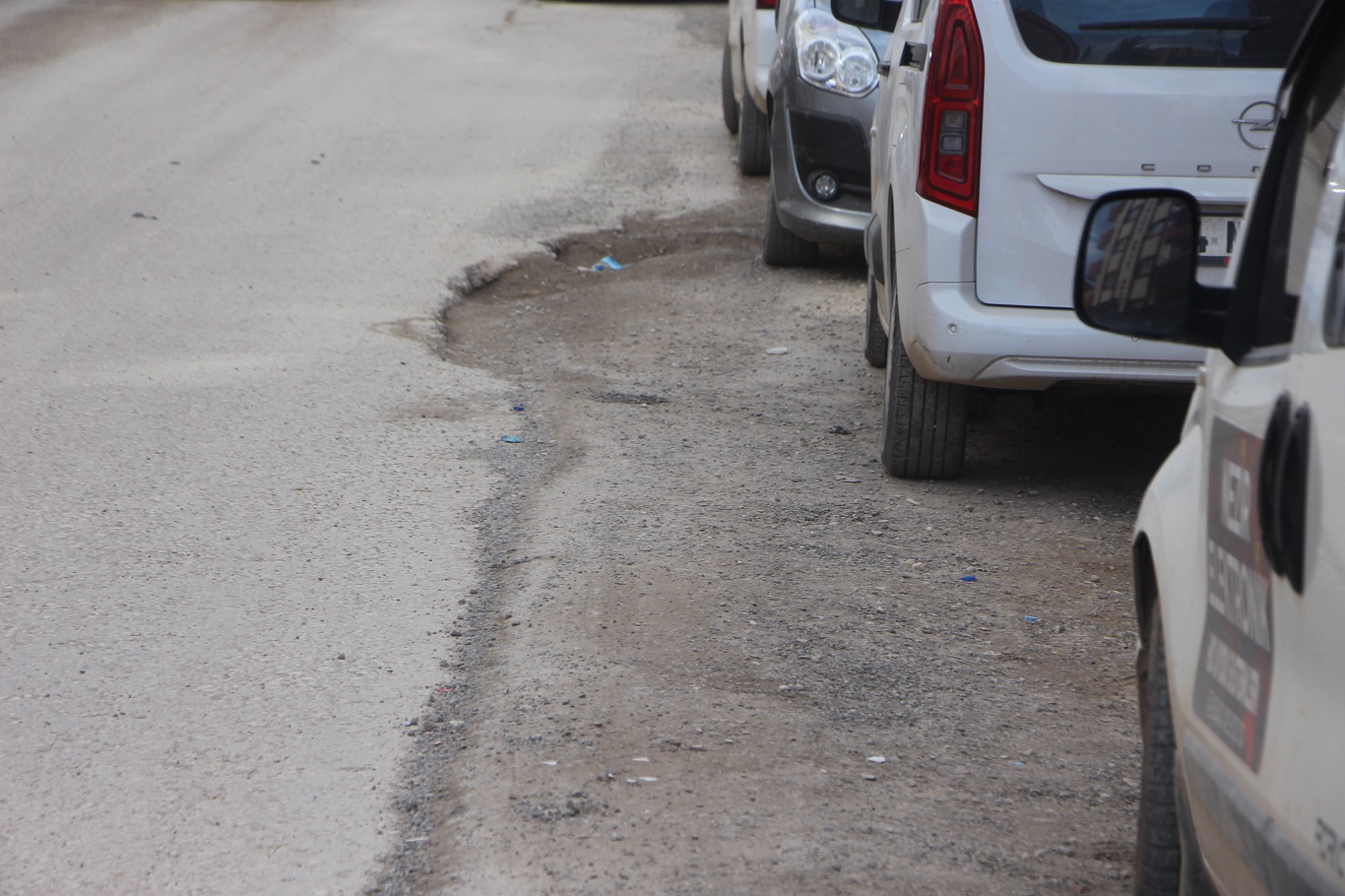 Mardin halkı: İki yıldır bitmeyen altyapı çalışmaları nedeniyle yollar köstebek yuvasına döndü