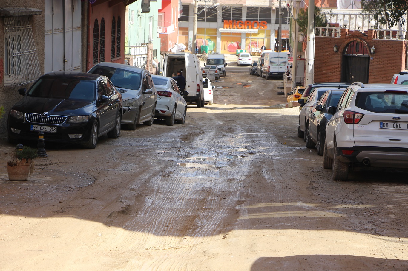 Mardin halkı: İki yıldır bitmeyen altyapı çalışmaları nedeniyle yollar köstebek yuvasına döndü